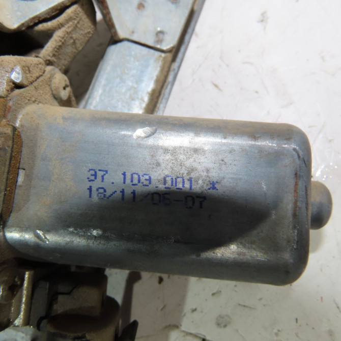 Mecanisme + moteur lève-glace avant droit occasion  Opel VIVARO A Fourgon (X83) 2.0 cdti (f7) (2006-2014)   91165705  2
