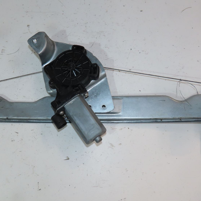 Mecanisme + moteur lève-glace avant droit occasion  Dacia DUSTER (HS_) 1.6 16v 4x4 (2010-2018)   8200733828  3