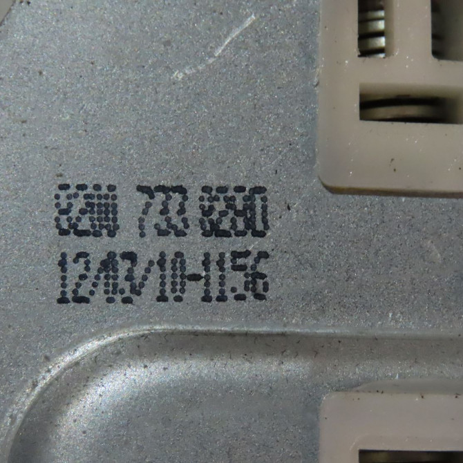 Mecanisme + moteur lève-glace avant droit occasion  Dacia SANDERO 1.5 dci (2010)   8200733828  2