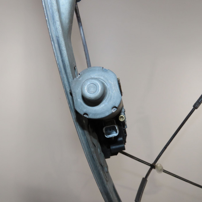 Mecanisme+moteur leve-glace avg occasion  Peugeot 206 3/5 portes (2A/C) 1.4 i (1998-2012) 3 portes   9221G0  3