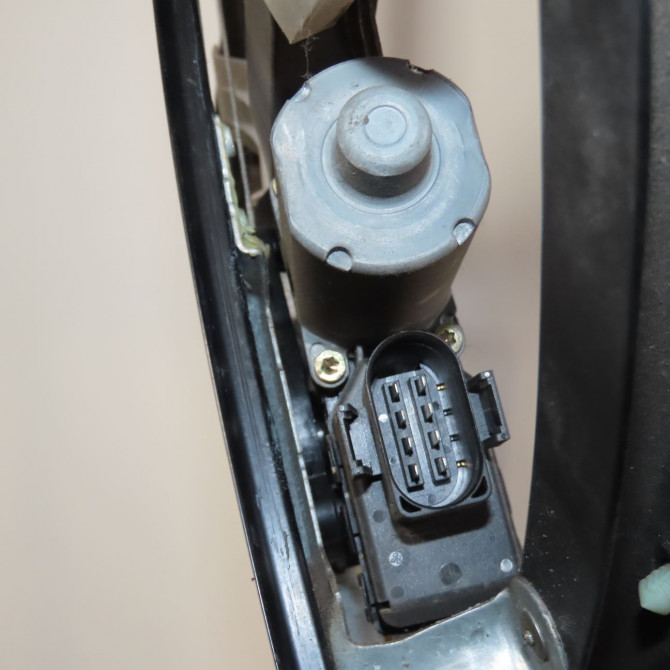 Mecanisme+moteur leve-glace arg occasion  Audi A4 B5 Avant (8D5) 1.9 tdi quattro (2000-2001)   8D0839461  4