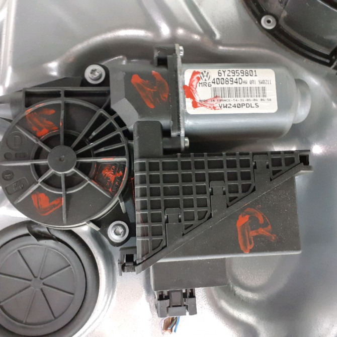 Mecanisme + moteur lève-glace avant droit occasion  Volkswagen vw POLO (9N_, 9A_) 1.4 tdi (2001-2005) 3 portes   6Q3837462J  3