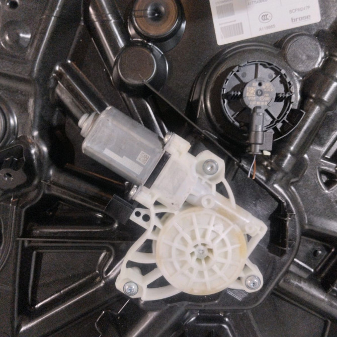 Mecanisme + moteur lève-glace avant droit occasion  Mercedes-benz CLASSE B Sports Tourer (W247) B 200 d (247.012) (2018)   2477202006  3