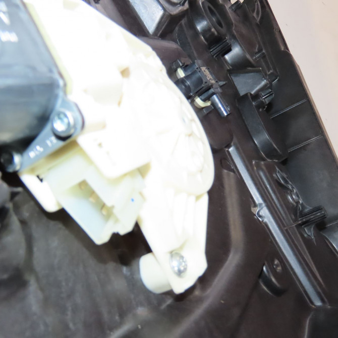 Mecanisme + moteur lève-glace avant droit occasion  Mercedes-benz CLASSE A (W176) A 220 cdi (176.003) (2012-2018)   1767200279  4