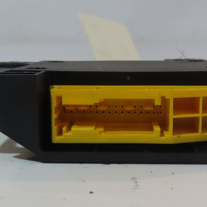 Boitier pyrotechnique occasion  Dacia SANDERO 1.4 mpi lpg (2009)   8201002828  3