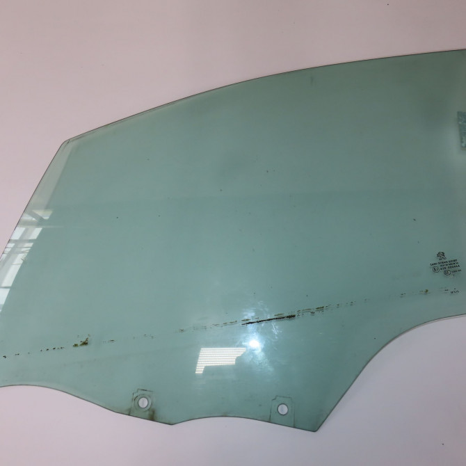 Glace porte av g occasion  Peugeot 208 I (CA_, CC_) 1.0 (2012)   9673360780  1