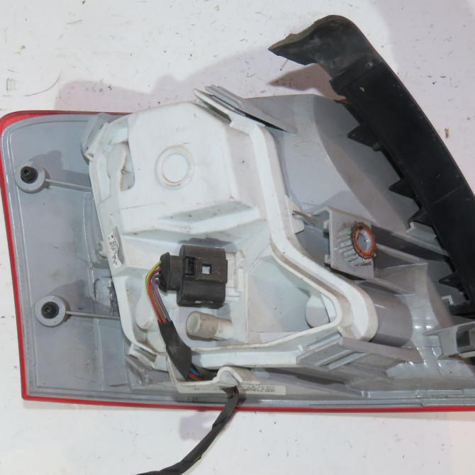 Feu arrière droit occasion  Audi A4 B7 Avant (8ED) 2.7 tdi (2006-2008)   8E9945096E  2