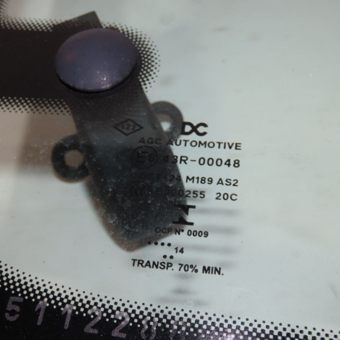 Glace porte ar d occasion  Renault TWINGO III (BCM_, BCA_) 1.0 sce 70 (2014) 5 portes   823007983R  2