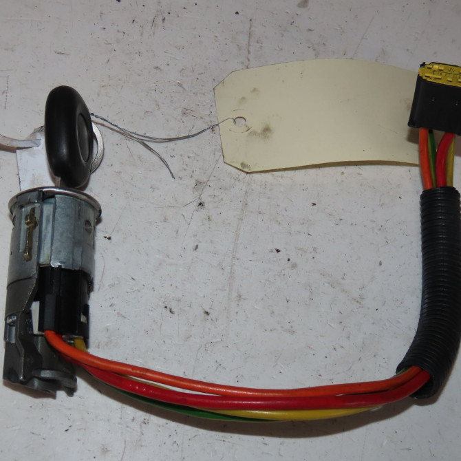 Antivol de direction occasion  Renault SCÉNIC I Monospace (JA0/1_, FA0_) 1.6 (ja00, ja16, ja15, ja19, ja1v, ja2b, ja2c, ja0b,... (1999-2003) 5 portes   7701469419  2