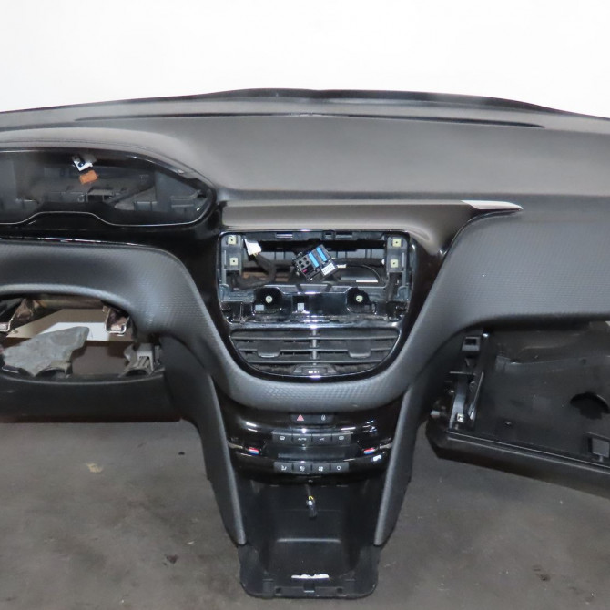 Planche de bord occasion  Peugeot 208 I (CA_, CC_) 1.2 vti 82 (2012)   16100355ZD  1