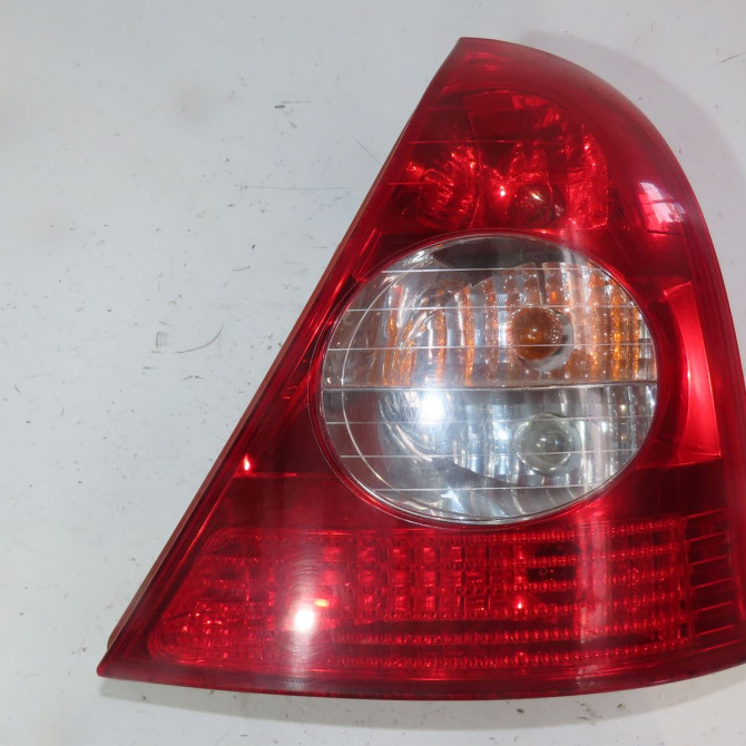 Feu arrière droit occasion  Renault CLIO II (BB_, CB_) 1.2 (bb0a, bb0f, bb10, bb1k, bb28, bb2d, bb2h, cb0a,... (1998-2010) 5 portes   7700410518  1