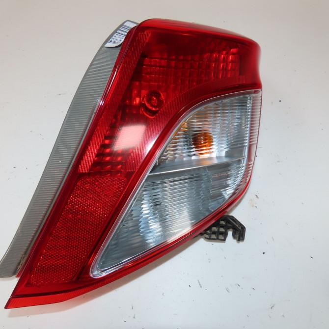 Feu arrière droit occasion  Toyota YARIS (_P13_) 1.0 (ksp130_) (2010)   815510D540  1