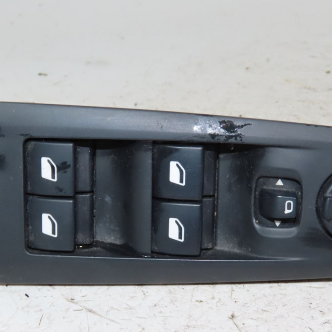 Commande lève-glace porte avant gauche occasion  Peugeot 308 II (LB_, LP_, LW_, LH_, L3_) 1.6 bluehdi 120 (2013-2021)   96788281ZD  1