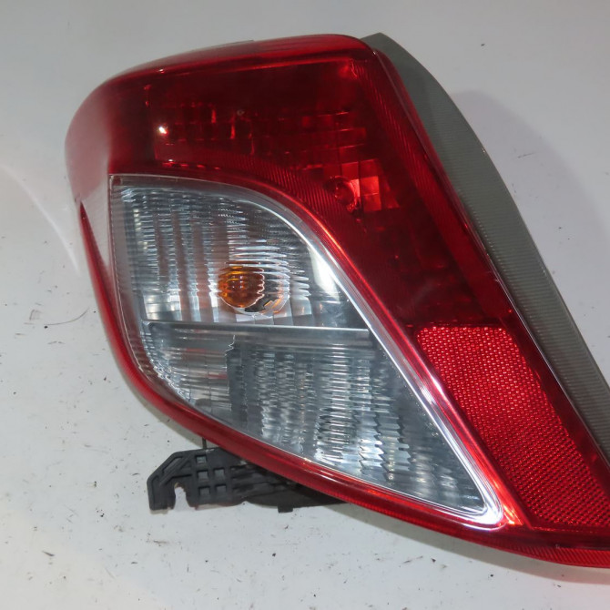 Feu arrière gauche occasion  Toyota YARIS (_P13_) 1.0 (ksp130_) (2010)   815610D370  1