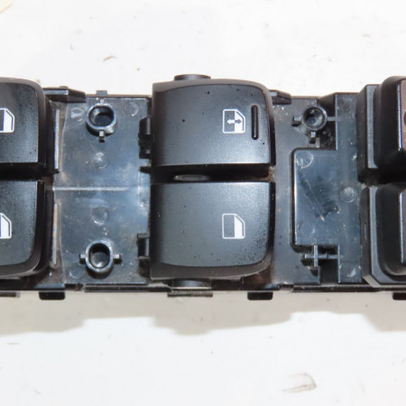 Commande lève-glace porte avant gauche occasion  Hyundai KONA (OS, OSE, OSI) 1.6 crdi e-vgt (2018)   93570J9150 