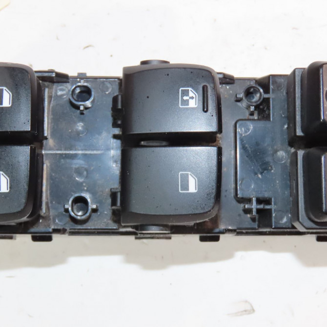 Commande lève-glace porte avant gauche occasion  Hyundai KONA (OS, OSE, OSI) 1.6 crdi e-vgt (2018)   93570J9150  1
