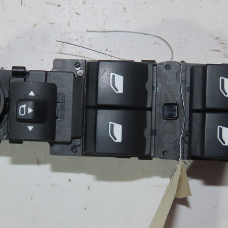 Commande lève-glace porte avant gauche occasion  Citroën C3 AIRCROSS II (2R_, 2C_) 1.2 puretech 110 (2rhnzb, 2rhnzw, 2rhnpx, 2rhnpj) (2017)   96788281ZD 