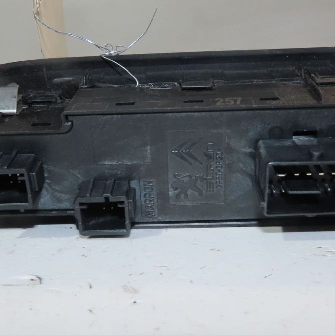 Commande lève-glace porte avant gauche occasion  Citroën C5 III (RD_) 2.0 hdi 140 (2008) 4 portes   6490Y6  2