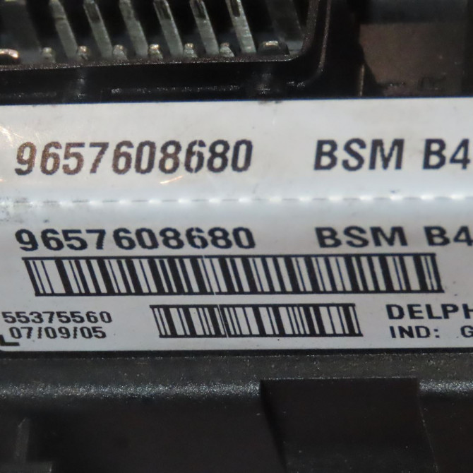 Boite a fusibles occasion  Peugeot 206 CC (2D) 1.6 hdi 110 (2005-2007)   9657608680  2