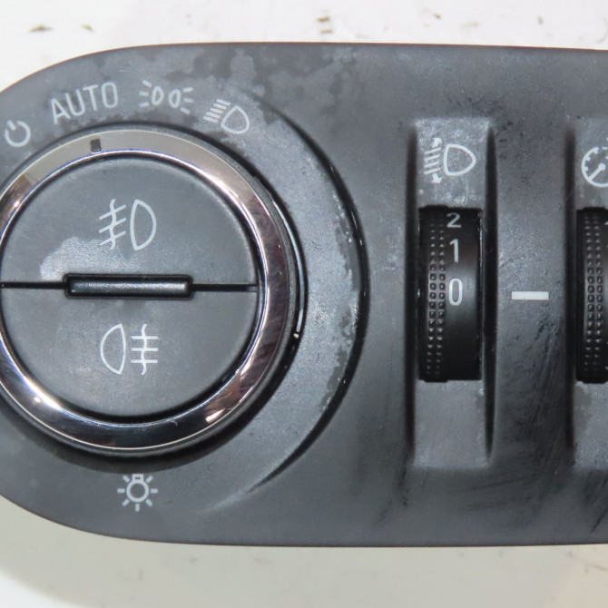 Interrupteur commande de phares occasion  Opel CORSA D (S07) 1.3 cdti (l08, l68) (2006-2014) 5 portes   13310333  1