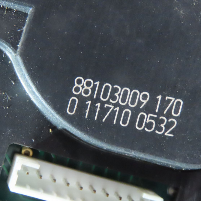 Commande essuie glace occasion  RENAULT CLIO III Phase 2 03-2009->12-2014 1.5 DCI 85ch   8201590631  3