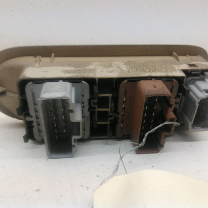 Commande lève-glace porte avant gauche occasion  Renault SCÉNIC II (JM0/1_) 1.9 d (2006-2008)   8200315042  2