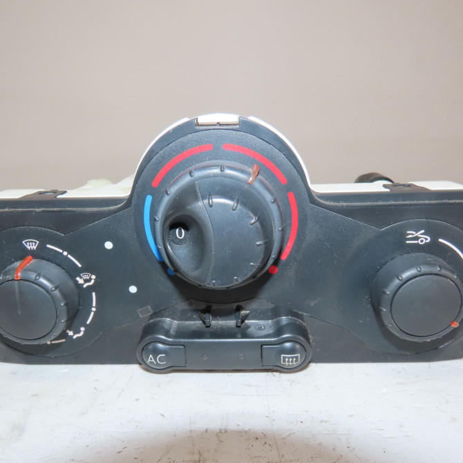 Commande de chauffage occasion  Renault CLIO III (BR0/1, CR0/1) 1.5 dci (c/br0g, c/br1g) (2005-2012) 5 portes   7701070473  1