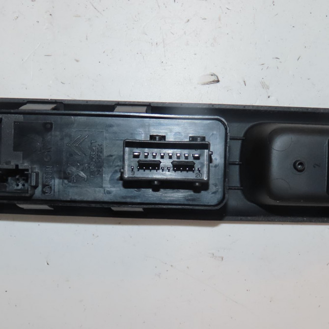 Commande lève-glace porte avant gauche occasion  Peugeot 5008 (0U_, 0E_) 1.6 hdi (2010-2017) 5 portes   6490X5  2