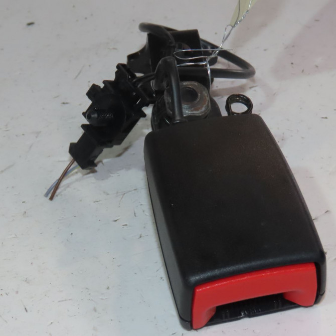 Ancrage ceinture arrière gauche occasion  Audi A1 (8X1, 8XK) S1 quattro (2014-2018)   8X0857739C  1