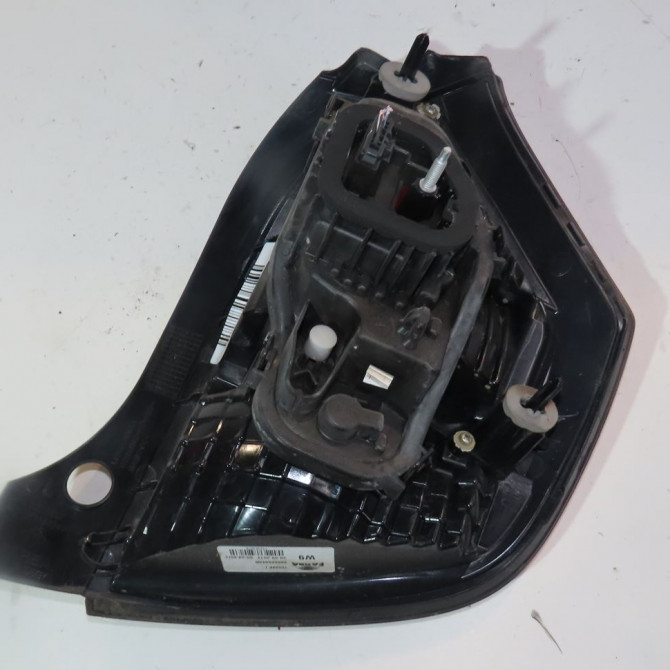 Feu arrière gauche occasion  Renault TWINGO III (BCM_, BCA_) 0.9 tce 90 (2014) 5 portes   265555949R  2