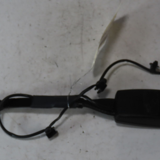 Ancrage ceinture avant gauche occasion  Audi Q5 (8RB) 3.0 tdi quattro (2008-2017)   8R0857755L01C  1