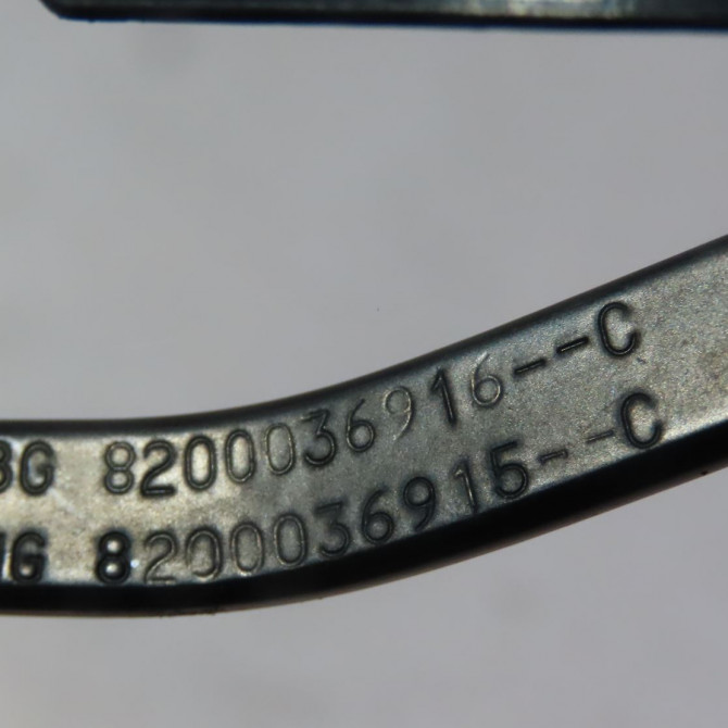 Bras essuie-glace avant gauche occasion  Renault MEGANE II (BM0/1_, CM0/1_) 1.6 16v (bm0c, cm0c) (2002-2008)   7701054813  2