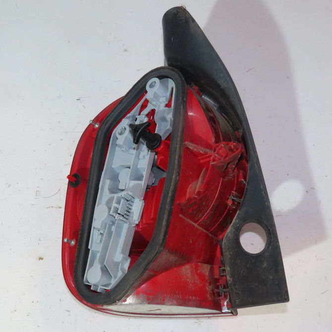 Feu arrière droit occasion  Renault MODUS / GRAND MODUS (F/JP0_) 1.5 dci (fp0e, jp0e) (2004)   8200538785  2