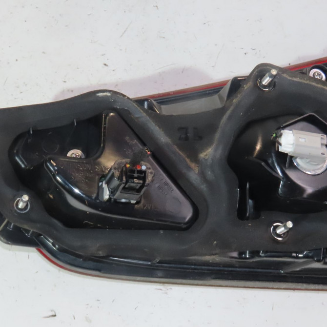 Feu arrière interieur gauche occasion  Nissan QASHQAI II SUV (J11, J11_) 1.3 dig-t (2018)   26555HP05A  2