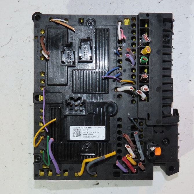 Boite a fusibles occasion  Peugeot 308 III (FB_, FH_, FP_, F3_) Bluehdi 130 (fbyhzl, fbyhzt) (2021)   9844705880  2