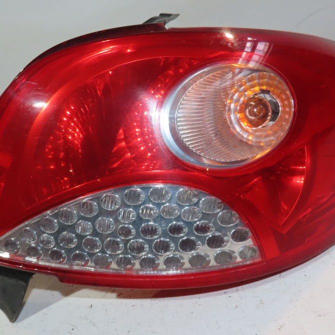Feu arrière droit occasion  Peugeot 206+ (2L_, 2M_) 1.4 hdi eco 70 (2009-2013) 5 portes   6351GV  1