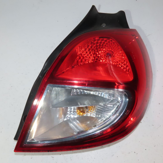 Feu arrière droit occasion  Renault CLIO III (BR0/1, CR0/1) 1.5 dci (br17, cr17) (2005-2012) 5 portes   8200886946  1