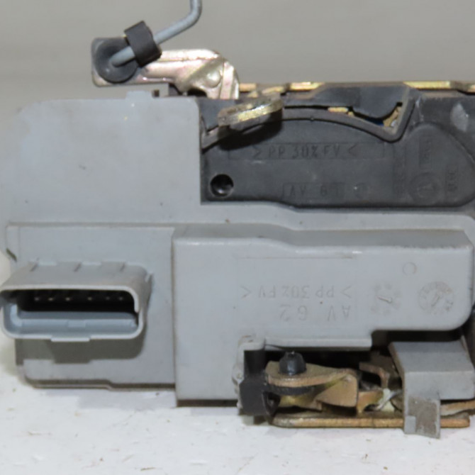 Serrure porte avg occasion  Peugeot 206 3/5 portes (2A/C) 1.1 i (1998-2007)   9135H3  2