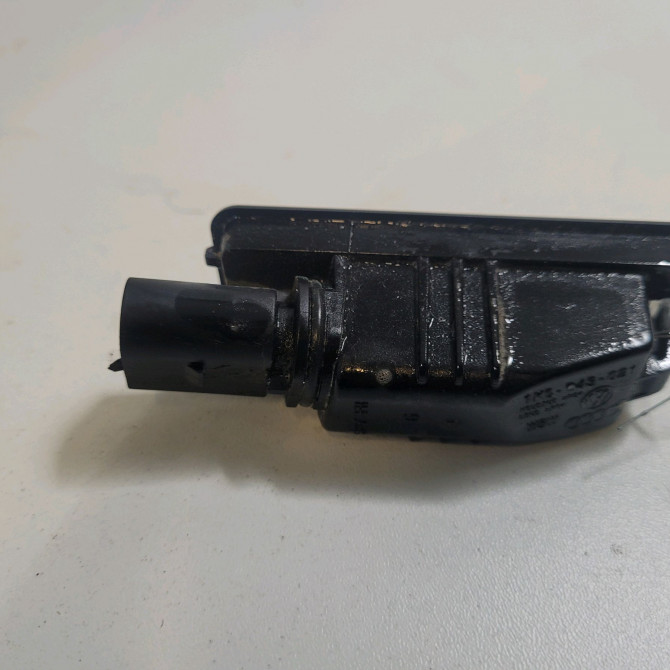 Eclaireur plaque de police d occasion  Volkswagen vw POLO V (6R1, 6C1) 1.4 tdi (2014)   1K8943021  3