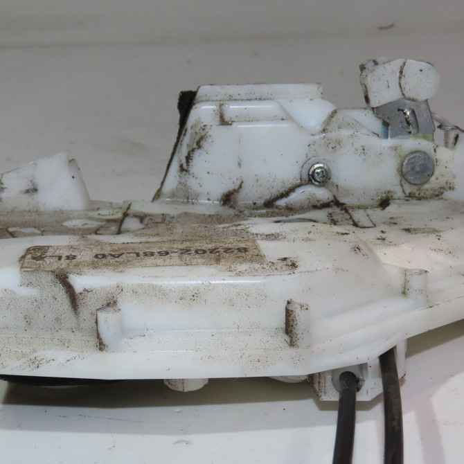 Serrure porte avg occasion  Suzuki SWIFT IV (FZ, NZ) 1.2 (azh 412) (2010)   8220268LA3  3