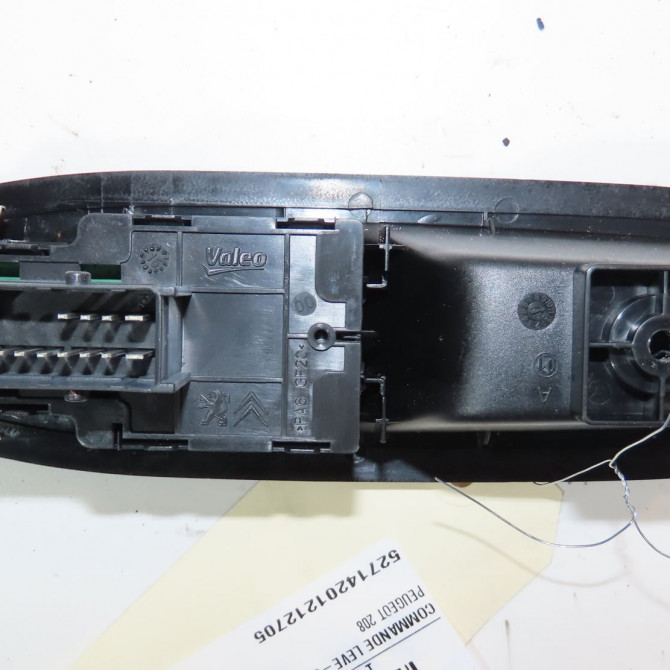 Commande lève-glace porte avant gauche occasion  Peugeot 208 I (CA_, CC_) 1.2 thp 110 (2013)   96758210ZD  2