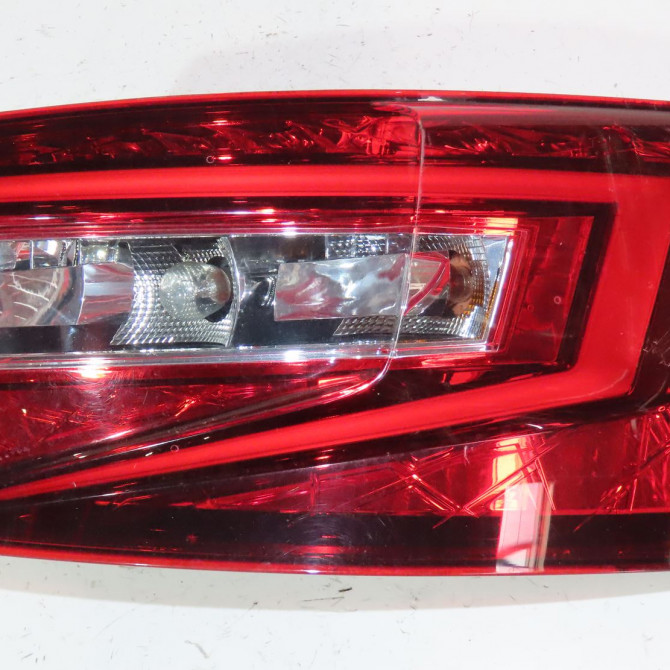 Feu arrière droit occasion  Skoda SUPERB III (3V3) 1.6 tdi (2015)   3V5945208  1