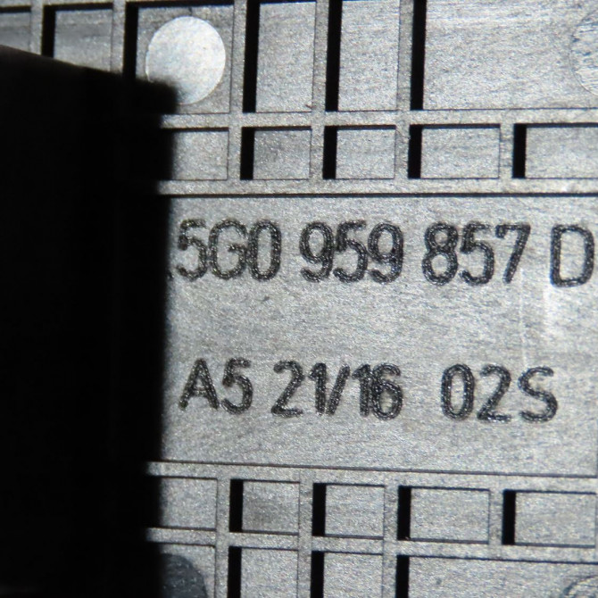 Commande lève-glace porte avant gauche occasion  Skoda SUPERB III (3V3) 1.6 tdi (2015)   5G0959857DWHS  3