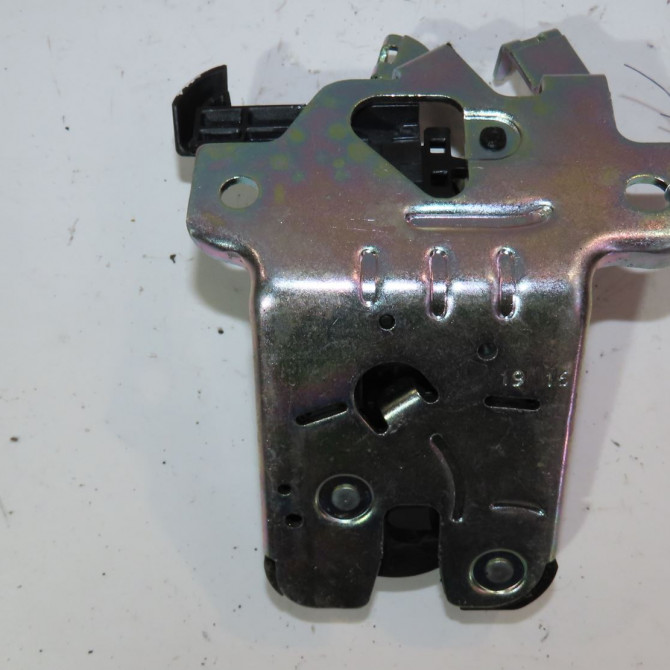 Serrure coffre arrière occasion  Skoda SUPERB III (3V3) 1.6 tdi (2015)   3V0827505C  1