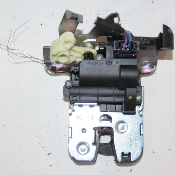 Serrure coffre arrière occasion  Skoda SUPERB III (3V3) 1.6 tdi (2015)   3V0827505C  3