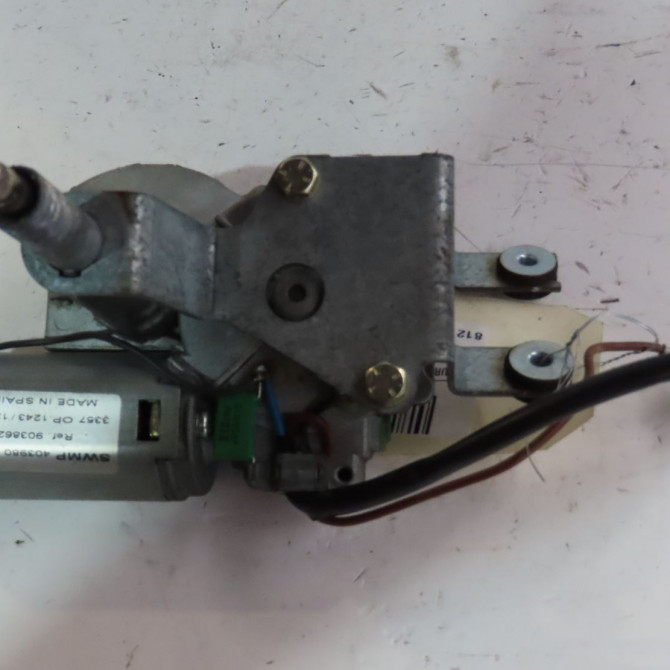 Moteur essuie-glace arrière occasion  Opel CORSA B (S93) 1.2 i (f08, f68, m68) (1993-2000)   90386268  2