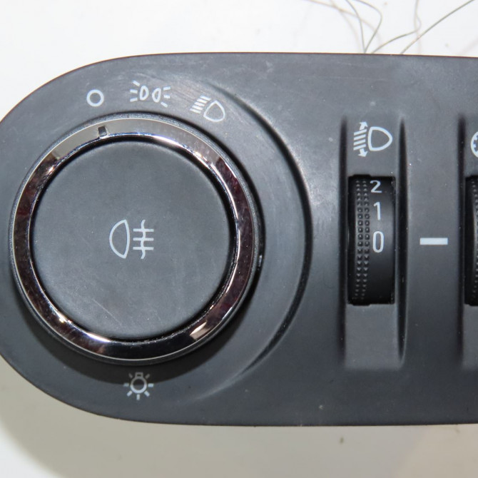 Interrupteur commande de phares occasion  Opel CORSA D (S07) 1.3 cdti (l08, l68) (2006-2014) 5 portes   13310330  1