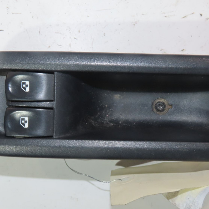 Commande lève-glace porte avant gauche occasion  Renault TWINGO II (CN0_) 1.5 dci (cn0e) (2007-2014) 3 portes   8200214939  1