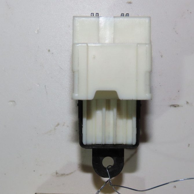 Commande lève-glace porte avant droite occasion  Suzuki SWIFT IV (FZ, NZ) 1.2 (azh 412) (2010)   3799568L00  2