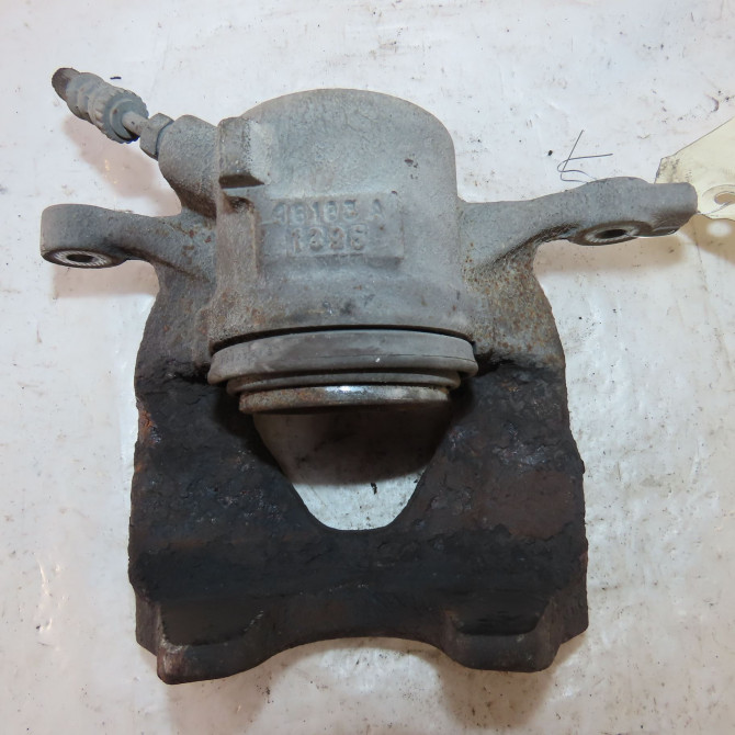 Etrier de frein avant gauche occasion  Bmw 2 Gran Tourer (F46) 216 d (2014)   34116860263  4